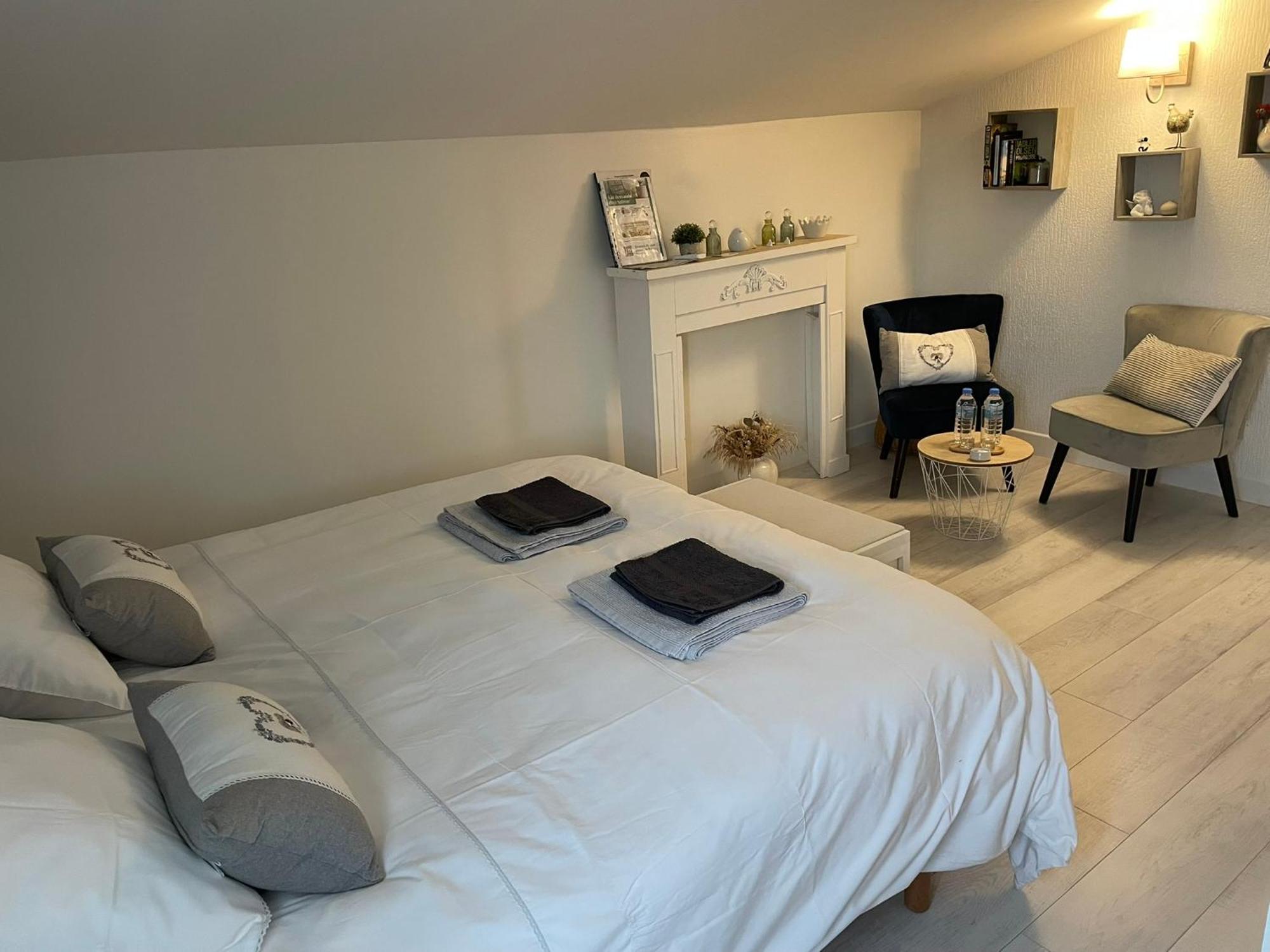 Cocooning Chez Sabine Bed and Breakfast Lavilledieu  Exteriör bild