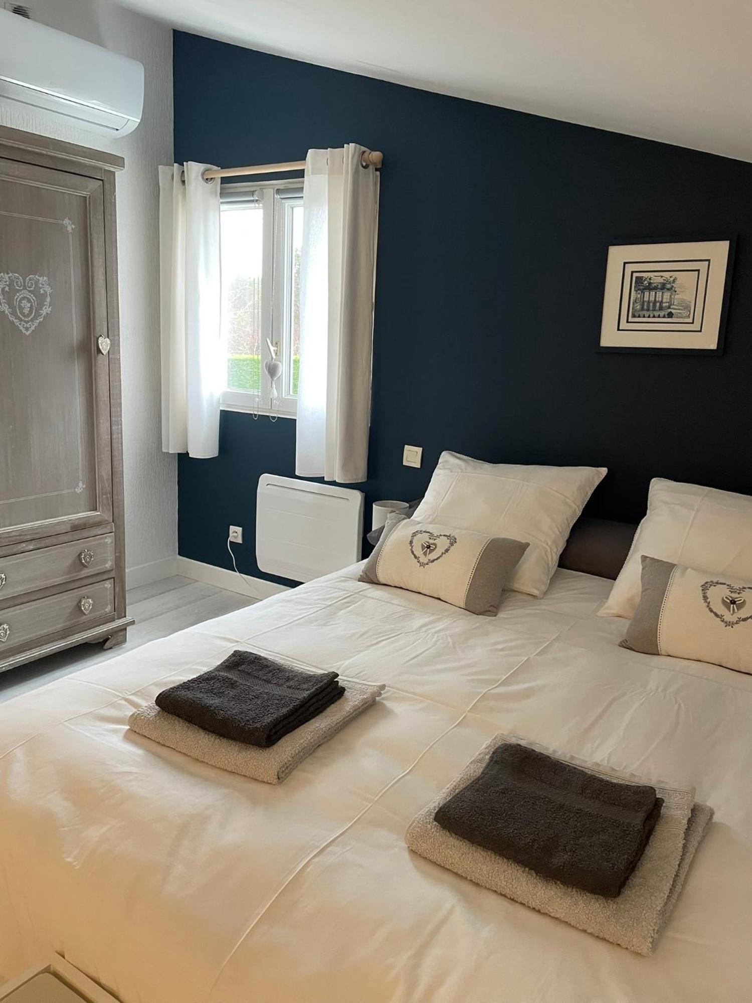 Cocooning Chez Sabine Bed and Breakfast Lavilledieu  Exteriör bild